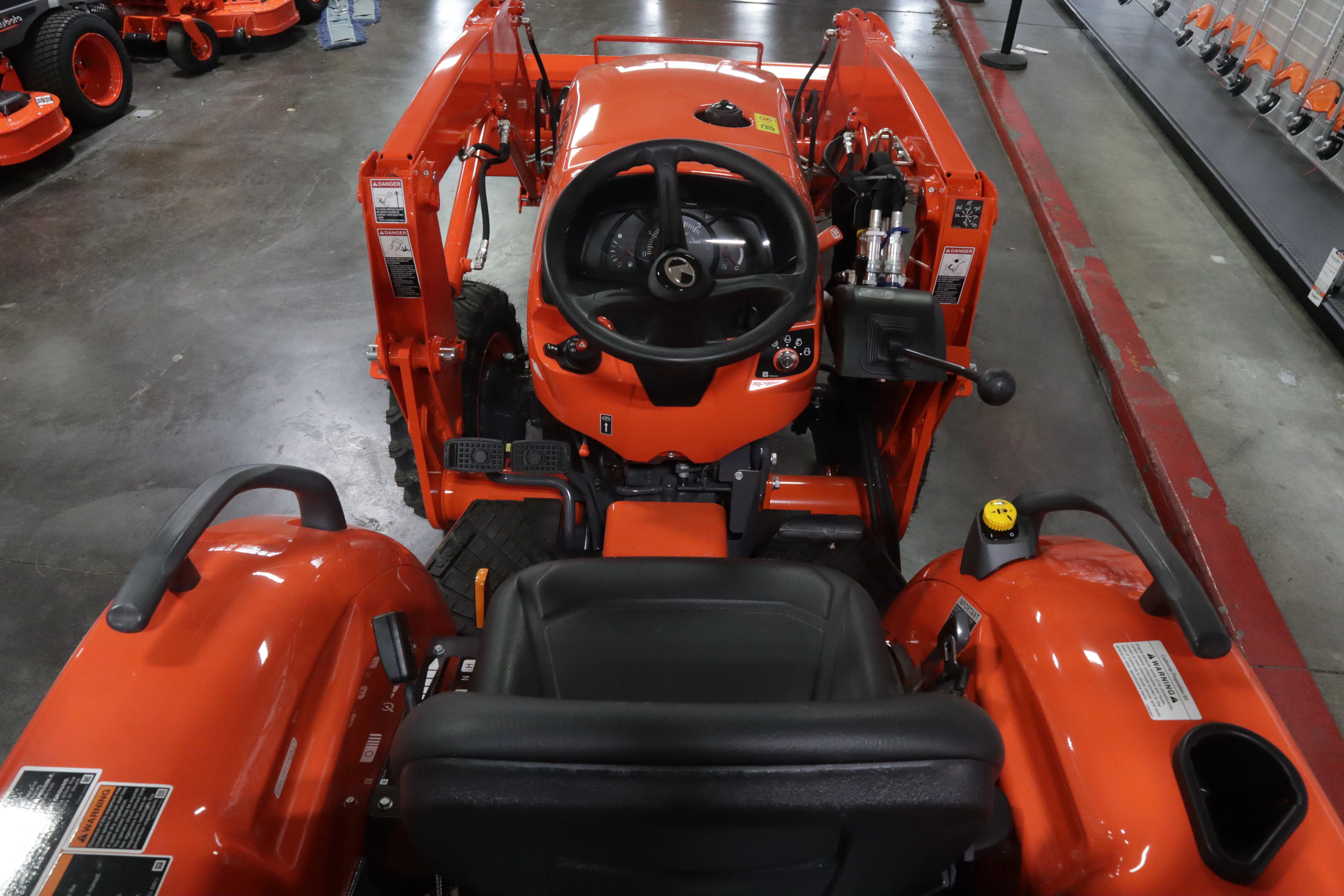 Kubota L3302DT - Image 4